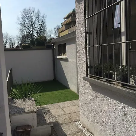 The Rabbit Hole Apartment Milan Exterior photo
